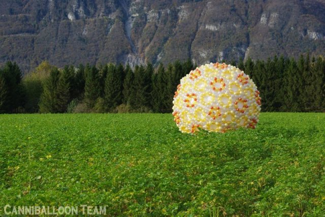 sphère géante, 5m diamètre, 100% ballons