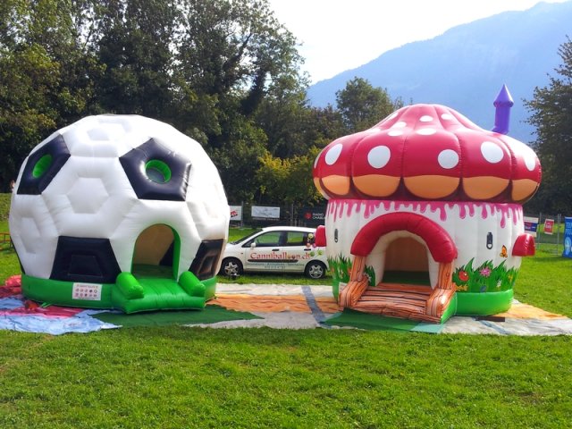 Champignon & Ballon Foot, châteaux gonflables en situation