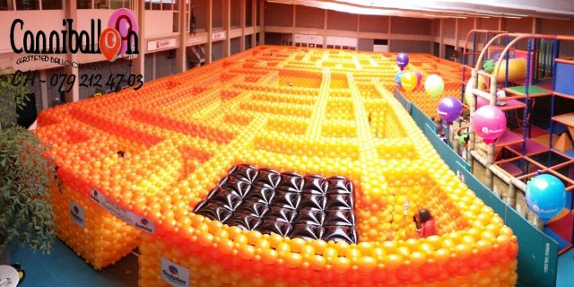 labyrinthe géant 600 m2 - 100'000 ballons